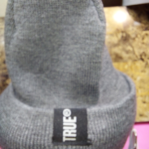 Hats outerwear - Picture 14 of 15